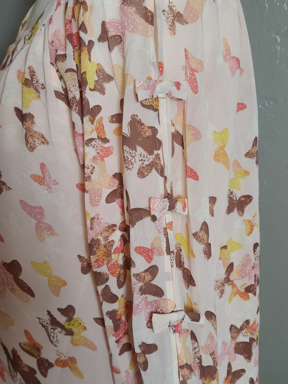 Lauren Conrad Pink Butterfly Blouse Women's Medium Chiffon Bows Split Sleeve Top - Picture 4 of 12